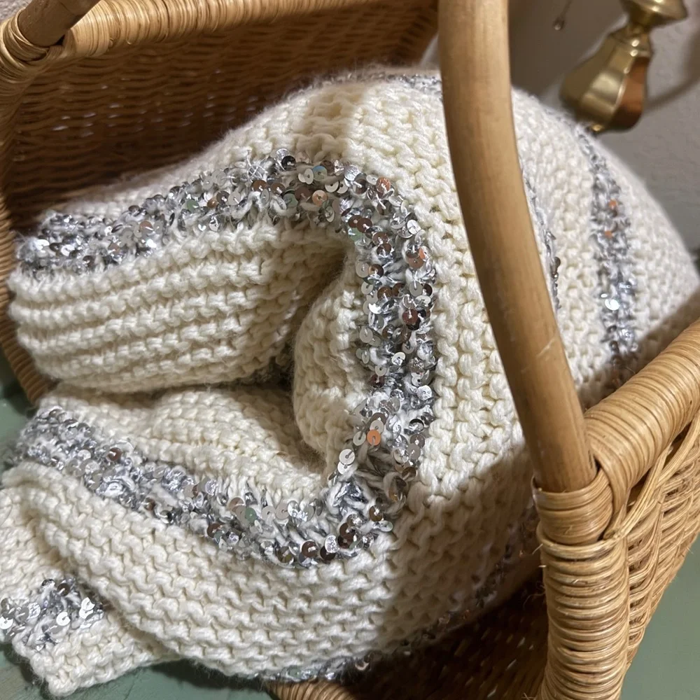 West elm Cozy soft  Knit throw Blanket with Silver sequin Accents 44x56” wool